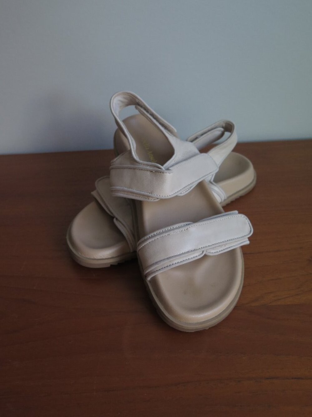 Isabella Anselmi Italian Leather Sport Sandals Beige EU 38 Minimal Velcro Sandal